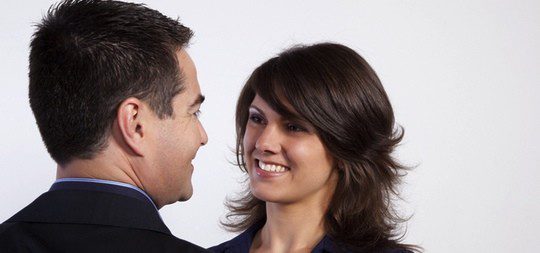 Pareja de enamorados bailando