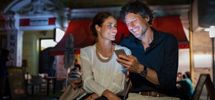 Las miradas y los gestos son fundamentales para que las citas vayan bien