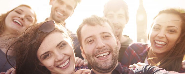 Si estás soltero disfruta con tus amigos