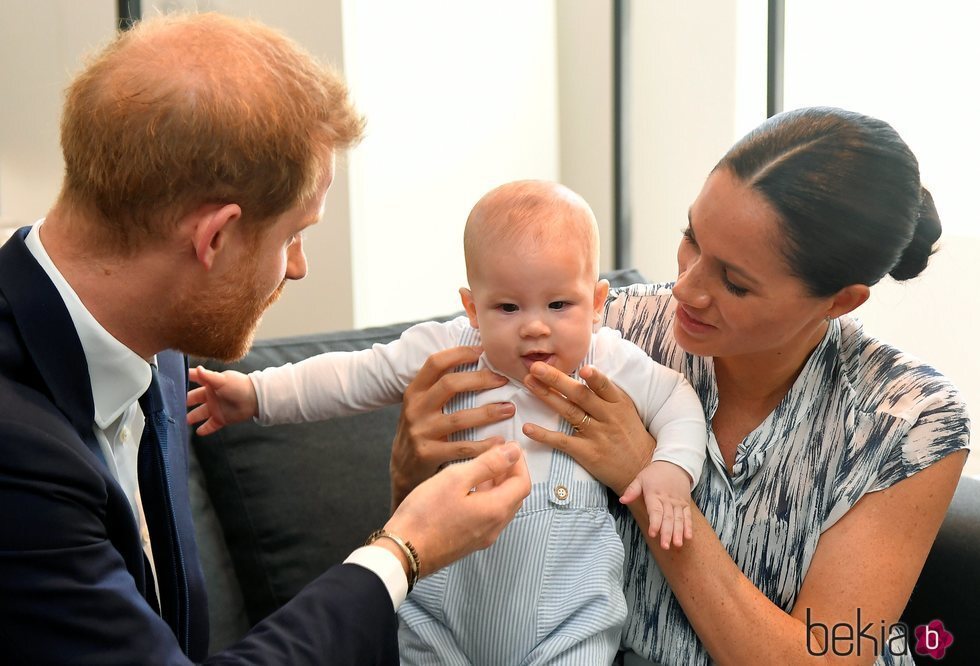El Príncipe Harry y Meghan Markle con Archie