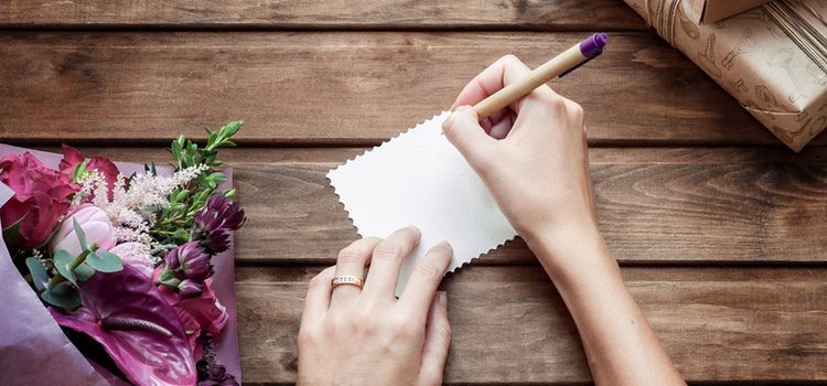 Empezar a escribir una carta de amor puede ser algo difícil