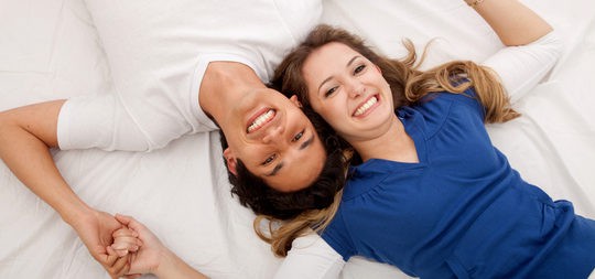 Pareja feliz tras darse una segunda oportunidad