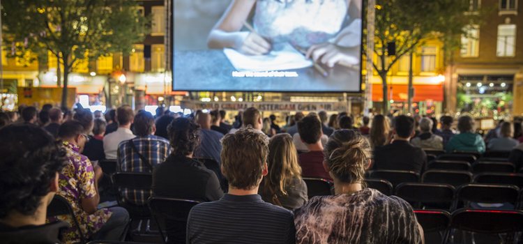 En verano un plan muy original son los cines al aire libre