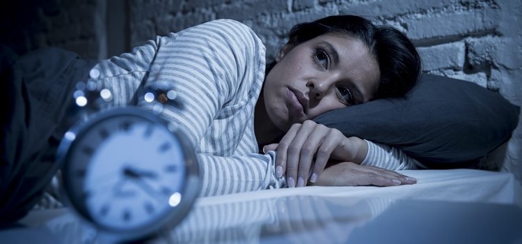 Afecta, con más frecuencia, a las personas que hayan sufrido sonambulismo durante la adolescencia