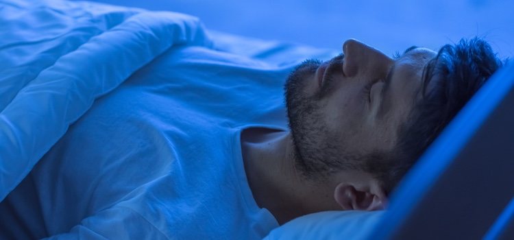 Es fundamental explicar a la pareja que es una variante del sonambulismo