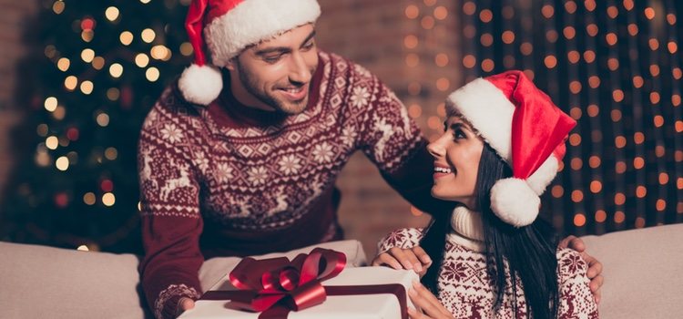 Una de las opciones preferidas por la gente es fabricar su propio regalo de Navidad