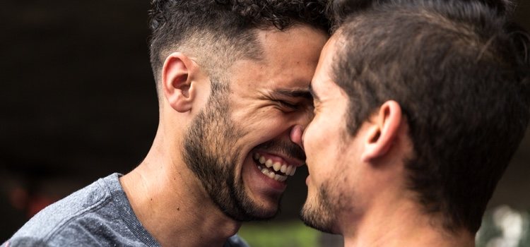 Este término apareció en Internet cuando un usuario afirmó ser homosexual cuando fumaba marihuana