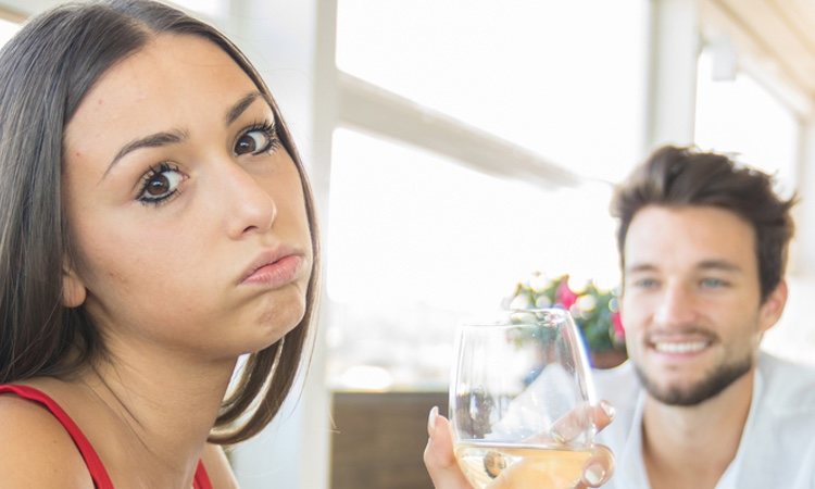 Pareja que cae en la monotonía