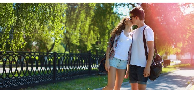 Existen momentos en nuestra vida que no olvidaremos nunca, como el primer beso