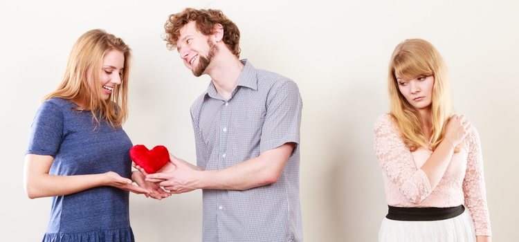 Hay personas que buscan satisfacer fuera de su pareja ciertas necesidades emocionales