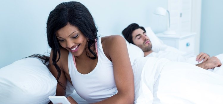 Si una persona se siente insegura con respecto a sus emociones busca apoyo fuera de esa relación
