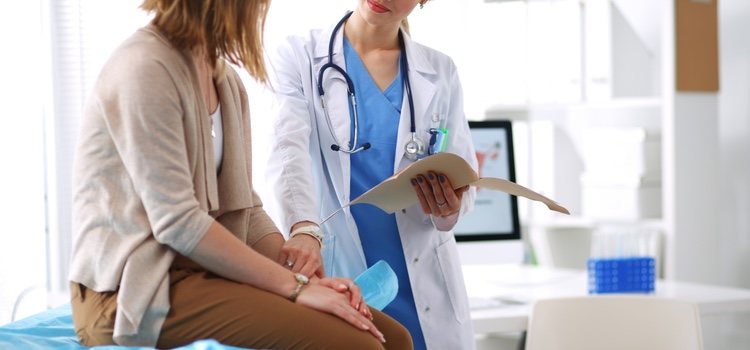 Doctora y paciente