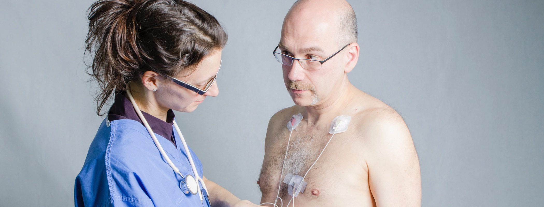 Descubre la latronudia, una filia sexual que te hará ver a tu médico de forma distinta
