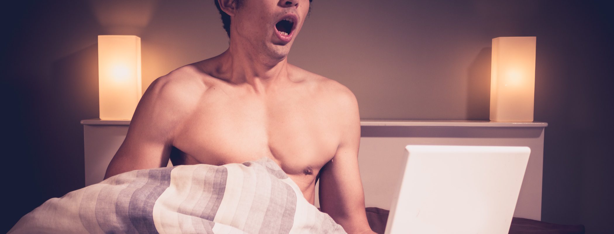 Mi compañero de piso me ha pillado masturbándome: ¿Qué puedo hacer?