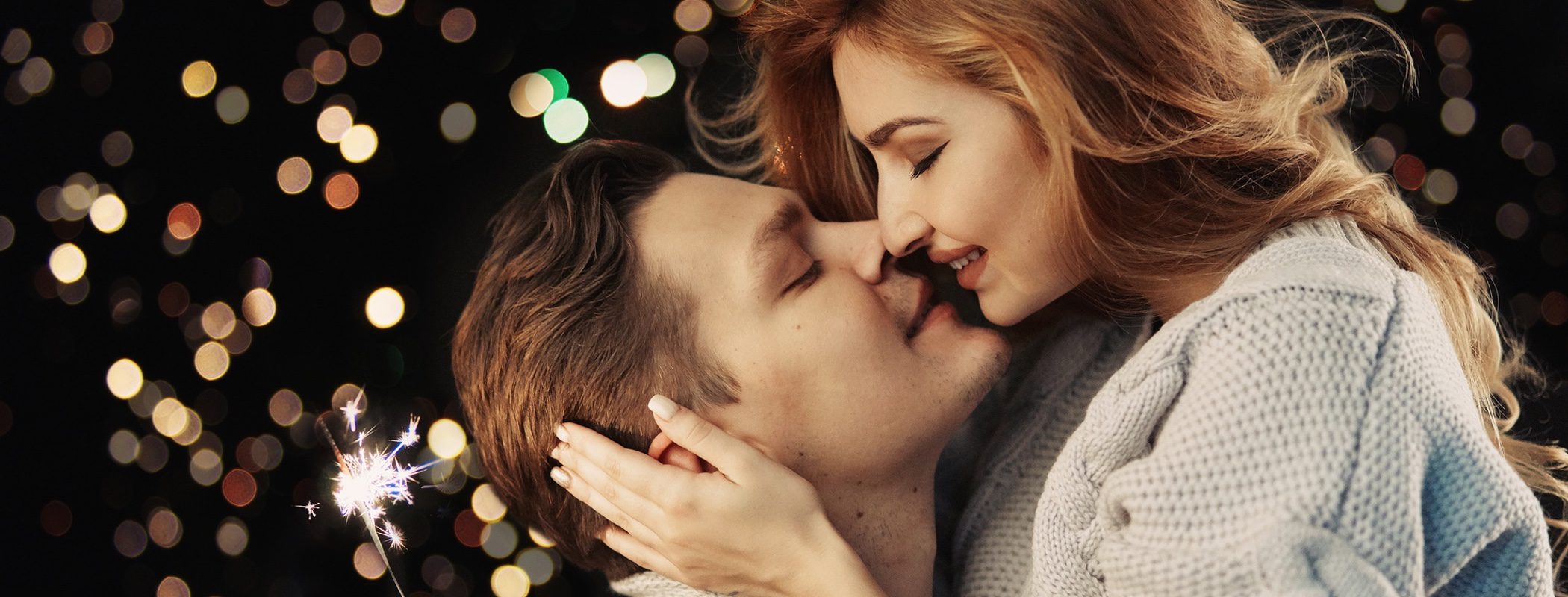 Posturas sexuales que te ayudarán a disfrutar esta Navidad en pareja