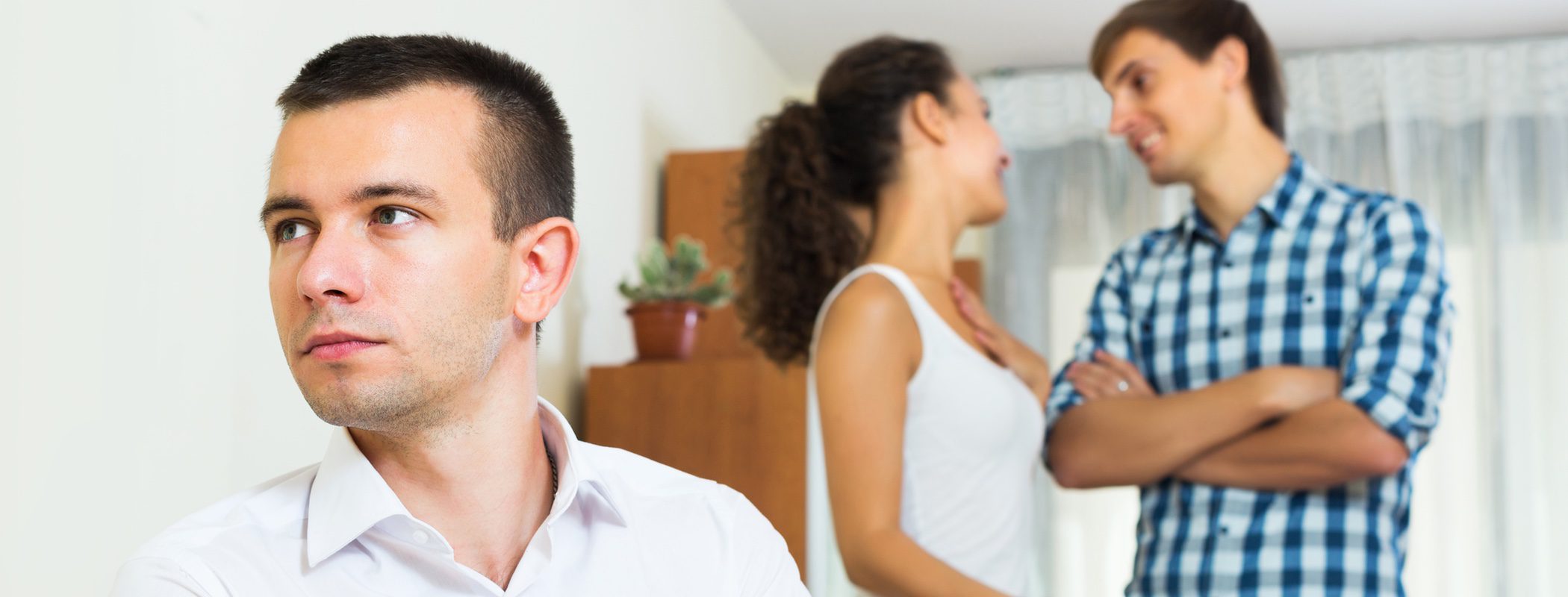 A mi novio le molesta que me lleve bien con mi ex: ¿qué puedo hacer?