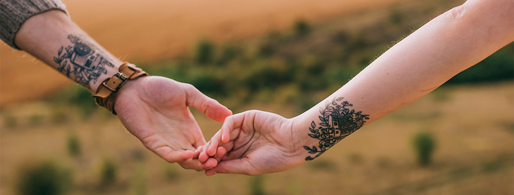 Tatuajes de pareja: símbolos de unión en el amor