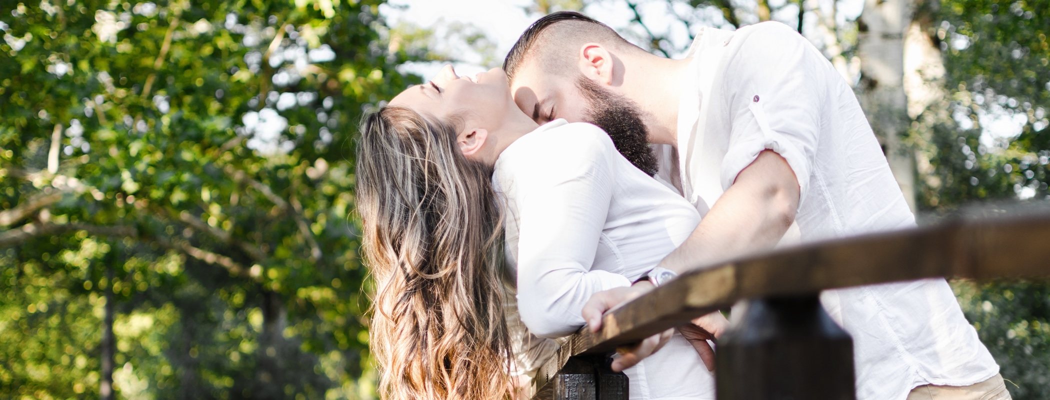 Las mejores posturas para tener relaciones sexuales en lugares públicos