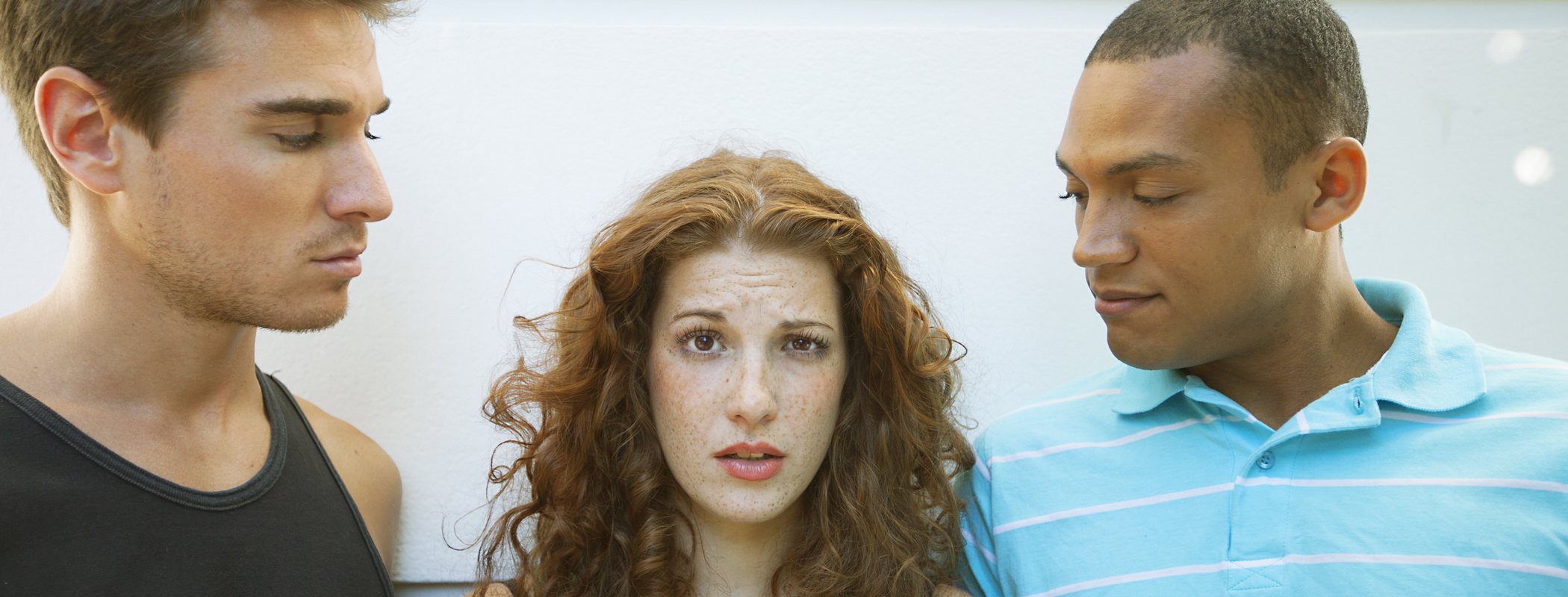 Mi novia quiere hacer un trío con mi mejor amigo: ¿Qué hago?