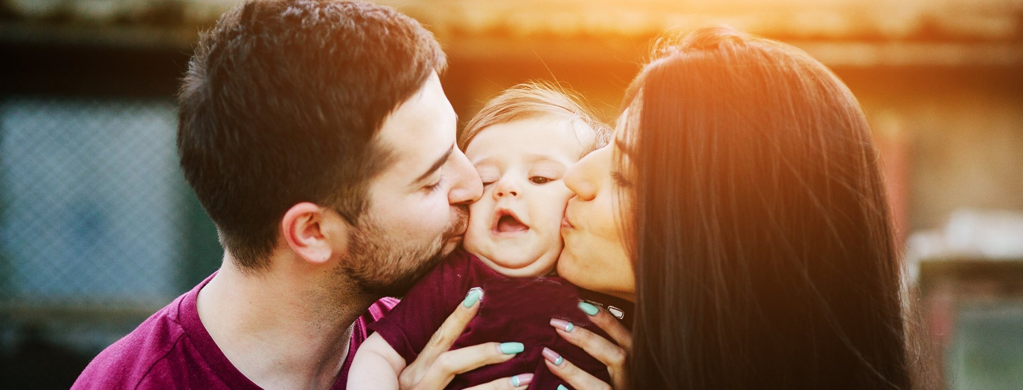 Gestación subrogada vs. adopción: aspectos y claves a tener en cuenta