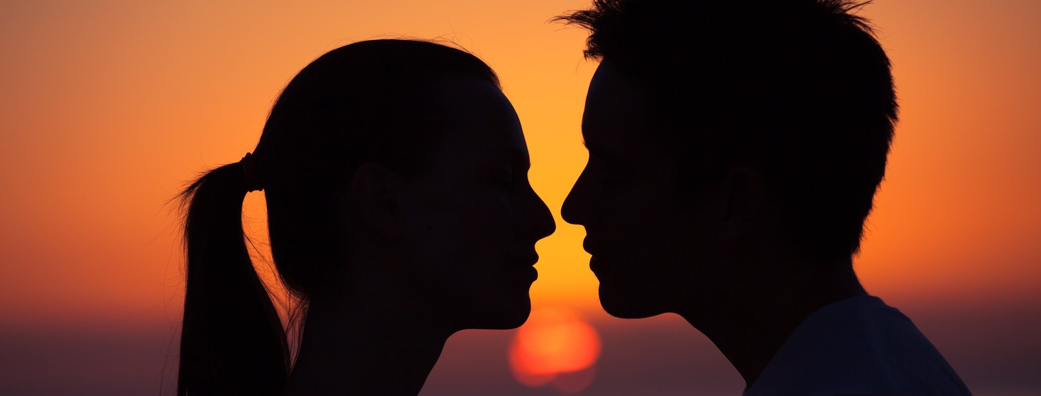 Cómo prepararte para tu primer beso