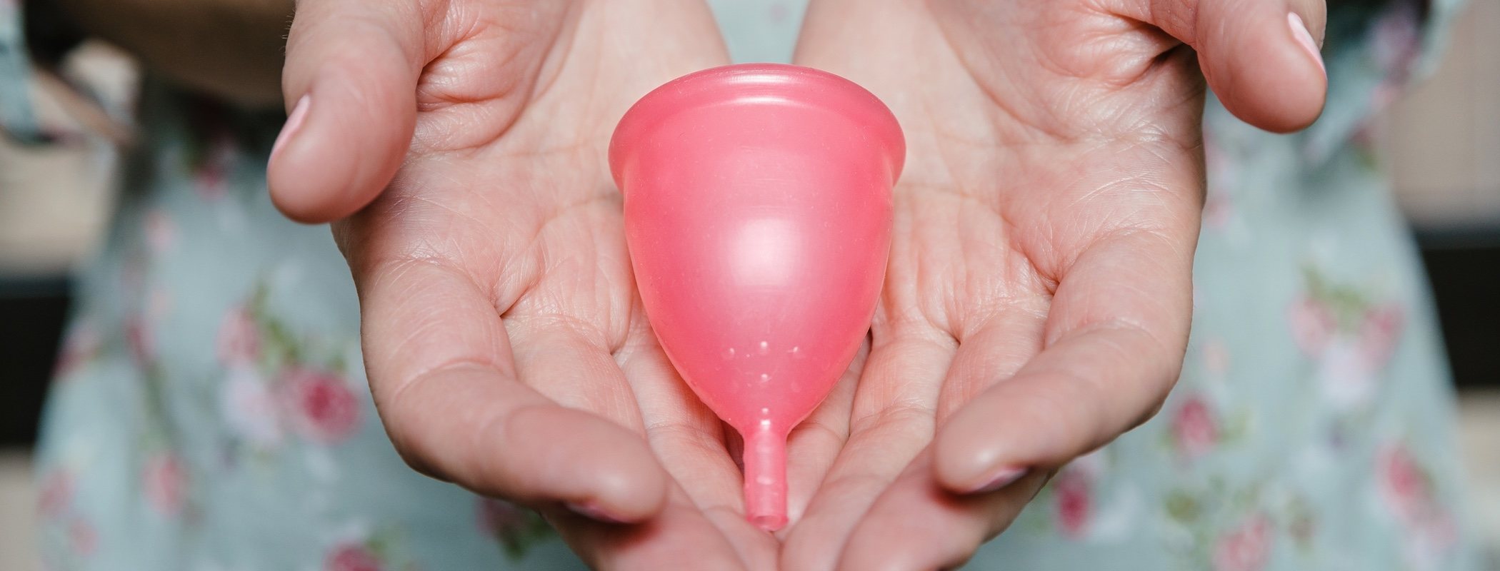¿Relaciones sexuales con la regla y sin manchar? Un tipo de copa menstrual lo permite