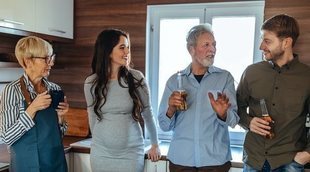 Consejos de convivencia para parejas que viven en la misma casa con sus padres