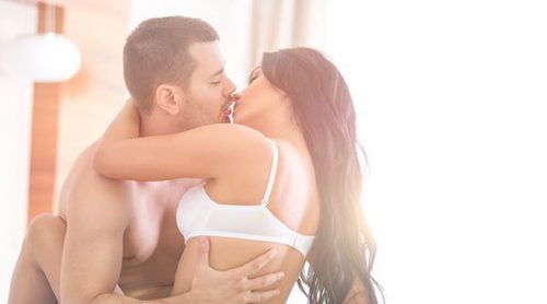 Riesgos del beso blanco: ¿qué es y por qué puede ser peligroso para la salud?