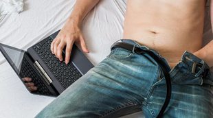 Mi compañero de piso me ha pillado masturbándome: ¿Qué puedo hacer?