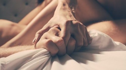 Posturas sexuales del Kamasutra: el pájaro prisionero