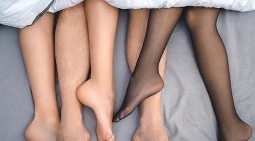 Cómo plantearle a mi pareja que quiero hacer un trío