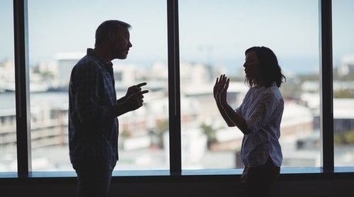 Mi pareja me ha dejado y trabajamos juntos: ¿Cómo lo afronto?