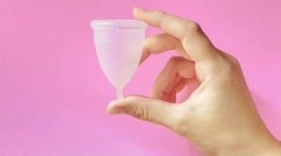 ¿Relaciones sexuales con la regla y sin manchar? Un tipo de copa menstrual lo permite